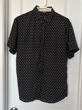 Verdo Black Short-Sleeve Button-Up Shirt with White Diamond Print